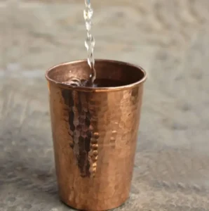 tambe ke glass me pani pine ke fayde - Benefits of drinking water in copper glass swasthy.in